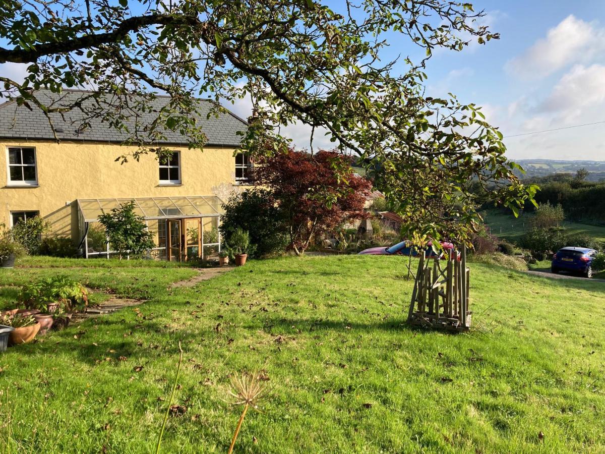 Frizenham Farmhouse Little Torrington Eksteriør bilde